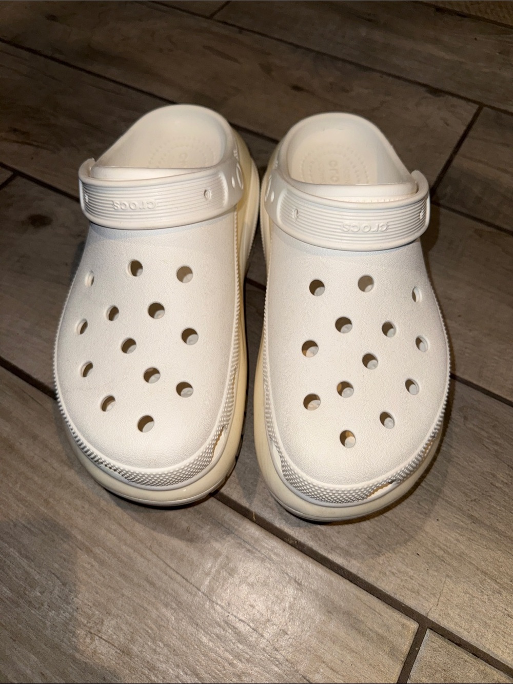 CROCS Classic Clog in Off-White Unisex M8/W10